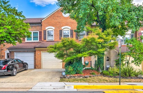 Rose Hill House | Modern Alexandria Townhome 6 Mi to Old Town!