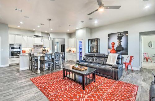 Amarillo House | Modern Amarillo House with Fire Pit and Hot Tub!