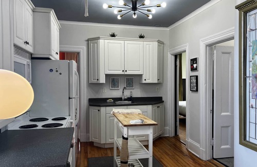 South End Apartment | Modern Amenities, Historic Charm, 4-Bdrm Retreat