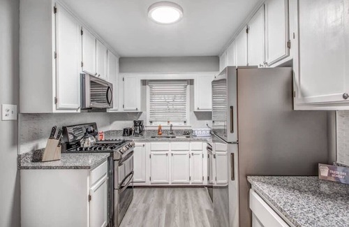 Memphis House | Modern Amenities, Near Downtown! Colonial Cottage