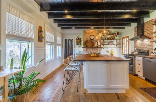 Fort Monmouth Cottage | Modern Americana Cottage with Vintage Vibe - Riverview & Beach 1.5m