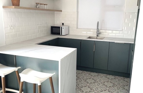 Terryland Apartment | Modern and Accessible Apt 1 - sleeps 8