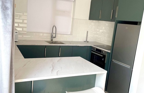 Terryland Apartment | Modern and Accessible Apt 1 - sleeps 8