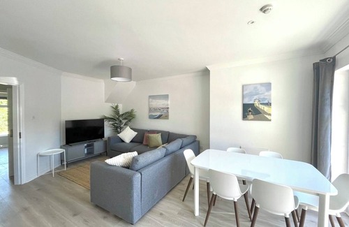 Terryland Apartment | Modern and Accessible Apt 1 - sleeps 8