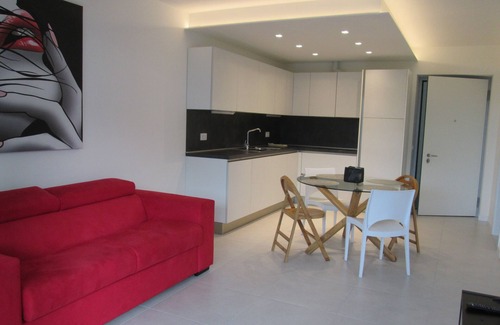 Riva del Garda Apartment | Modern and bright apartment near the lake, WiFi, a/c, garden, garage
