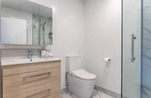 Henderson House | Modern and Bright Auckland 2 Bed