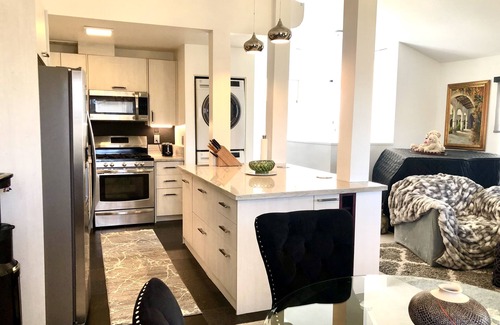 University City Condo | Modern and bright near La Jolla /USCD/Ocean. Discount for long term.