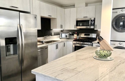University City Condo | Modern and bright near La Jolla /USCD/Ocean. Discount for long term.