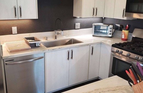 University City Condo | Modern and bright near La Jolla /USCD/Ocean. Discount for long term.