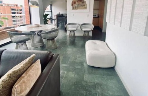 Chacao Apartment | Modern and Bright PH in Campo Alegre