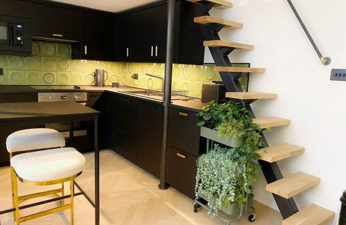 Clifton Apartment | Modern and Bright Three Bed Apartment