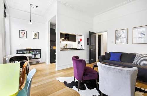 West Kensington Apartment | Modern and bright two bedrooms flat with terrace located in a Victorian building