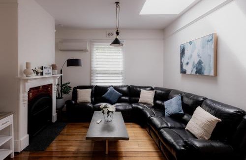 West Hobart House | Modern and central cottage in West Hobart