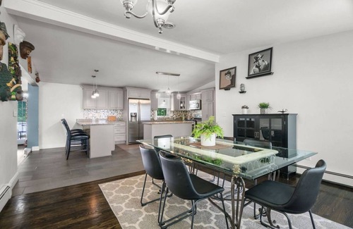Johnston House | Modern and charming home minutes to downtown!