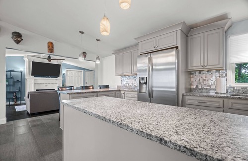 Johnston House | Modern and charming home minutes to downtown!