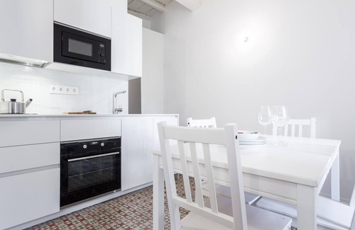Santa Cruz Apartment | Modern and charming pied a terre in the centre of Seville, with communal terrace