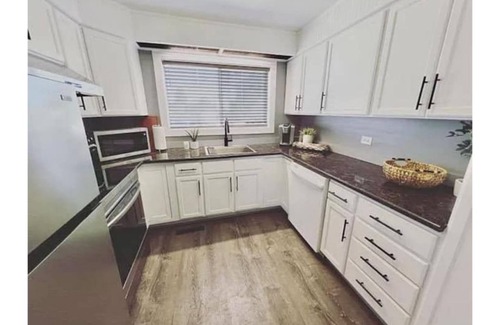 Santa Rita Cottage | Modern and chic 2 bedroom home near Glacier!