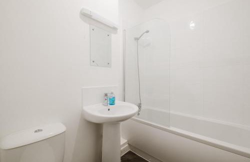 Upton Apartment | Modern and Comfortable Home away from Home