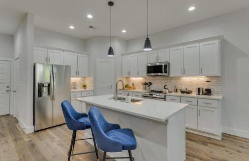 West Dallas House | Modern and Comfortable Home Close to Downtown