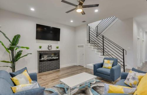 West Dallas House | Modern and Comfortable Home Close to Downtown