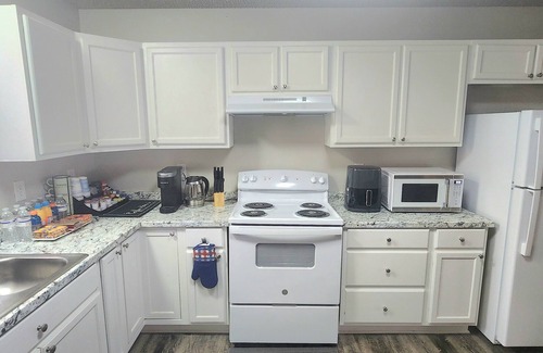 Sans Souci House | Modern and Comfy 3BR 2Bath Townhome, near Greenville Downtown