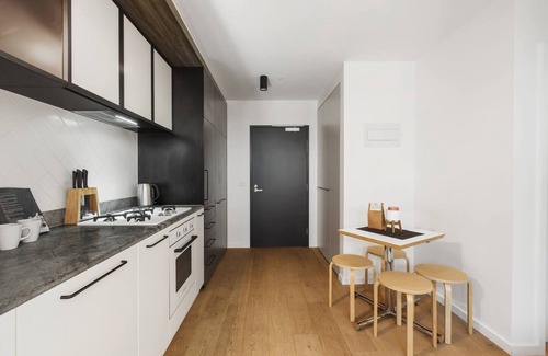 Abbotsford Apartment | Modern and Cosy Parkland Retreat near Yarra River