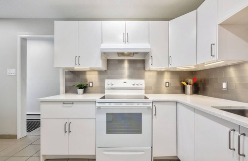 Calgary Apartment | Modern and Cozy 2 Bedroom Retreat Near DT & Airport; Fully Renovated in 2024!