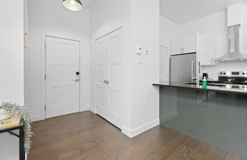 La Petite-Patrie Apartment | Modern and Cozy 2bdr near St-Hubert Plaza