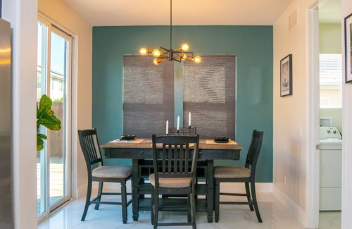 Moreno Valley House | Modern and cozy 5 bedroom/4 bathroom house