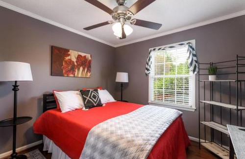Greensboro House | Modern and Cozy Home-Near Everything-Entire Place