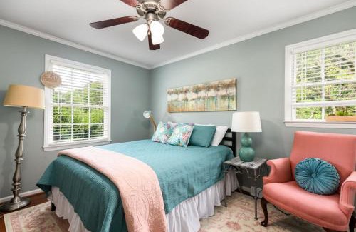 Greensboro House | Modern and Cozy Home-Near Everything-Entire Place