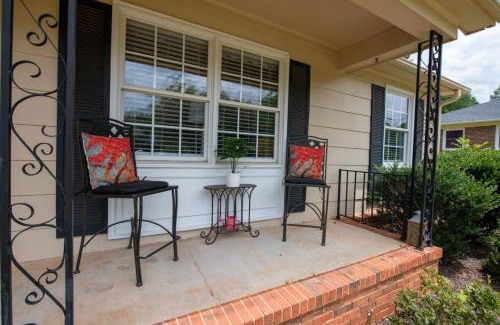 Greensboro House | Modern and Cozy Home-Near Everything-Entire Place