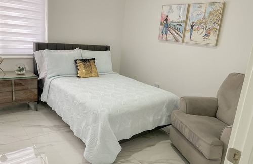 The Hammocks House | Modern and Cozy Home with King Bed Suite in Miami (fully equipped)