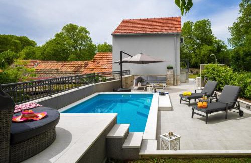 Dugopolje House | Modern and Cozy little House Mia