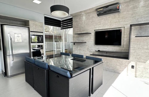 Mogi das Cruzes House | modern and elegant mansion in a privet condominium.