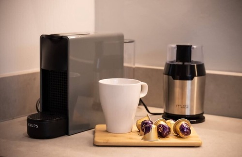 Elephant and Castle Apartment | Modern and Large Studio with Private Balcony | Zone1