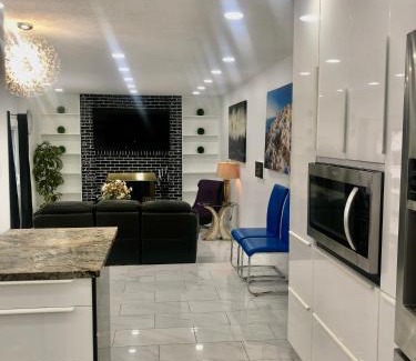 Northwest Edmonton Villa | Modern and luxury 3500 sq feet house jetted tub over 10000 sq feet lot