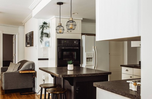 Huntsville Cottage | Modern and newly furnished 4 season cottage retreat