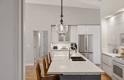 Mission Fields House | Modern and Quiet Dream Getaway