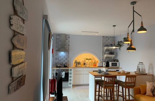 Feteiras Apartment | Modern and romantic house with large garden to relax