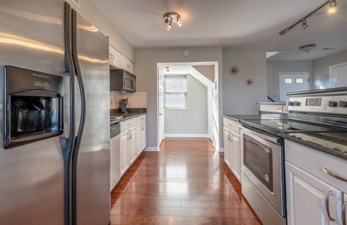East Price Hill House | ❤️ 🏙Modern and Sleek, Million 💵 City View! ❤️ 🌌