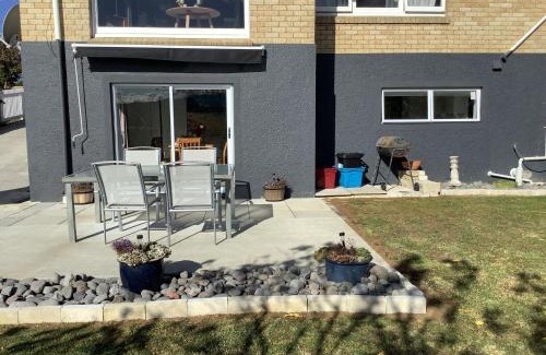 Tikipunga House | Modern and spacious 1-Bedroom Holiday Home