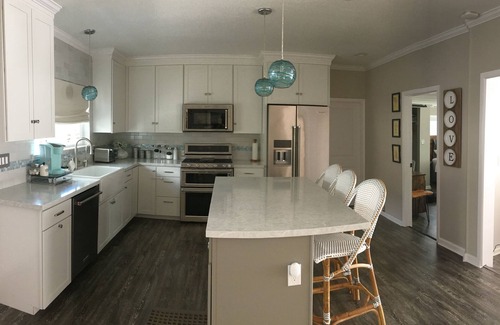 Marin City Boat Rental | Modern and Spacious 2 Bedroom Houseboat Living