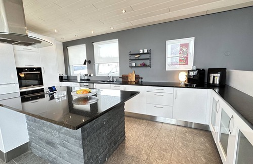 Grafarholt House | Modern and spacious 4 bedroom house, with spectacular view over Reykjavik.