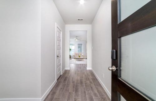 Rosenberg House | Modern and Spacious 4BR Home in Rosenberg, TX