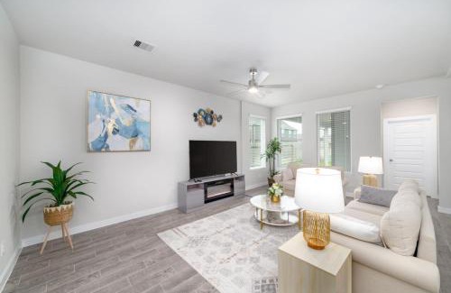 Rosenberg House | Modern and Spacious 4BR Home in Rosenberg, TX