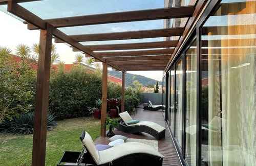 Florianopolis House | Modern and spacious house in a closed condominium on Campeche beach. Security.