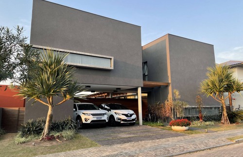 Florianopolis House | Modern and spacious house in a closed condominium on Campeche beach. Security.