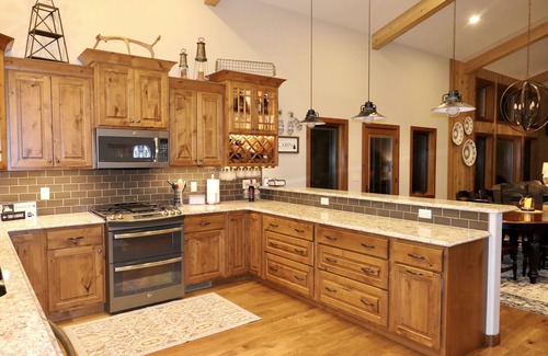 Deadwood Cabin | Modern and spacious cabin nestled along the banks of Elk Creek.