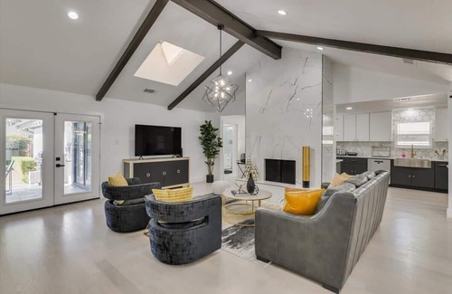 Far North Dallas House | Modern and Spacious Dallas Getaway w/Private Pool